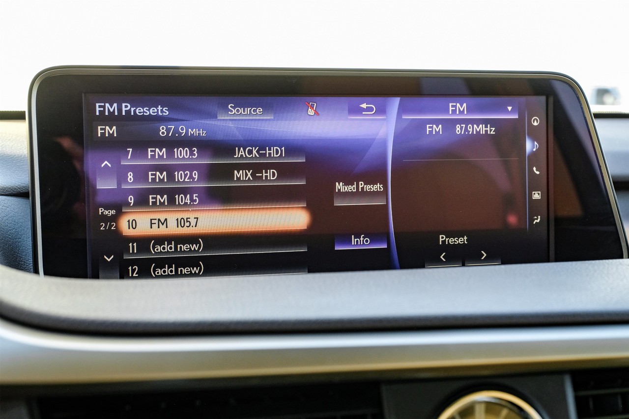 Lexus RX Vehicle Main Gallery Image 32