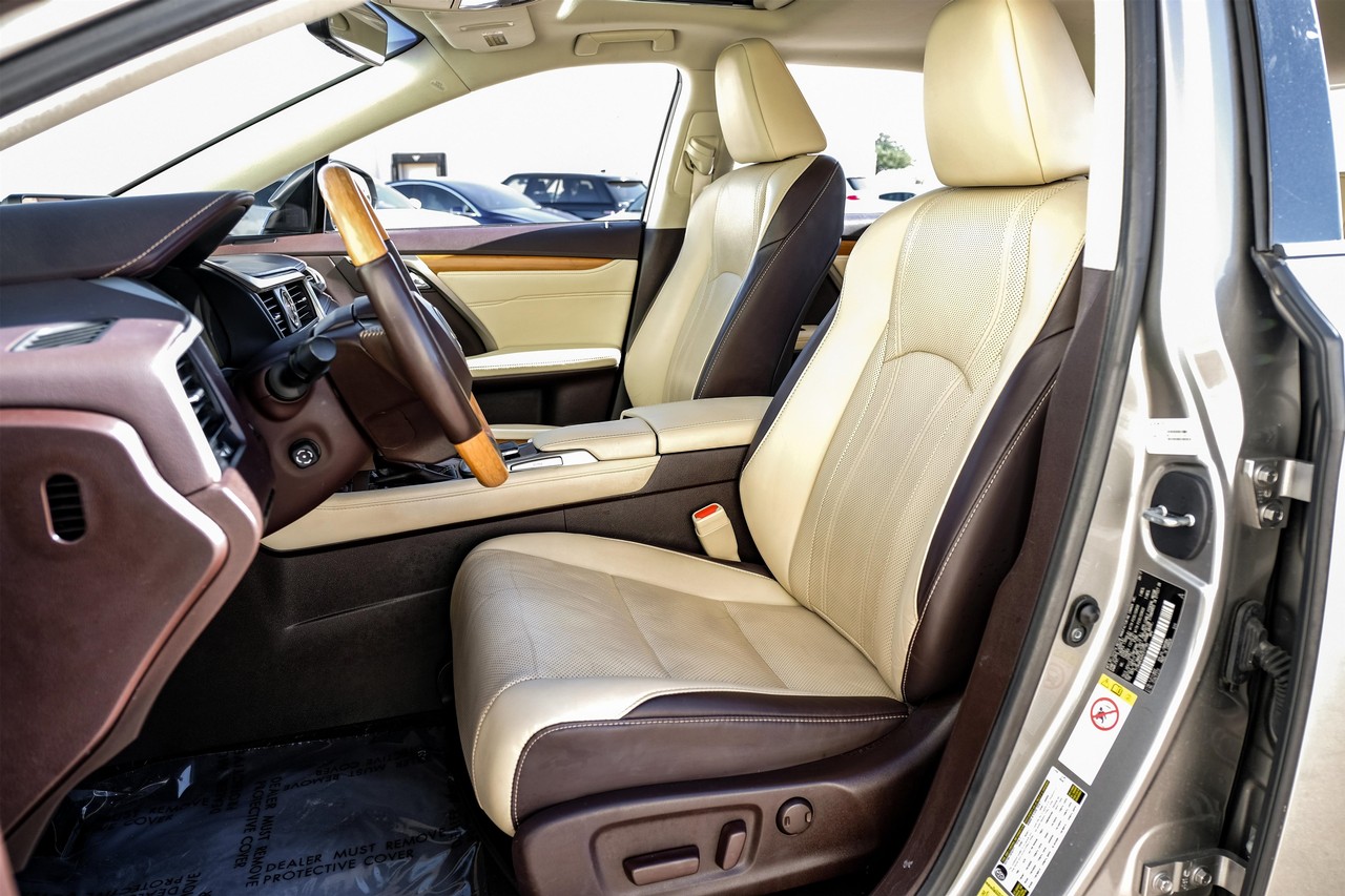 Lexus RX Vehicle Main Gallery Image 33