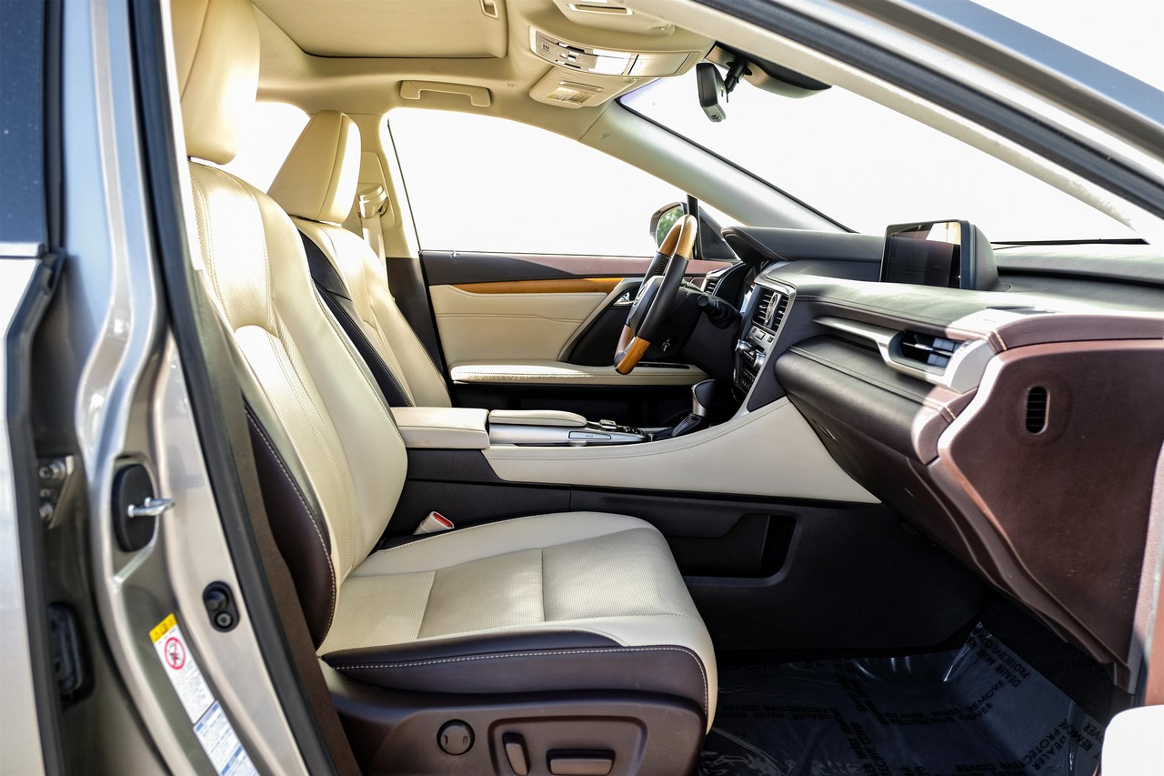 Lexus RX Vehicle Main Gallery Image 34