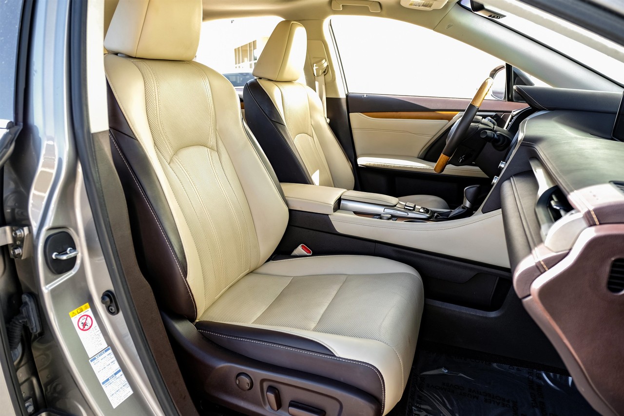 Lexus RX Vehicle Main Gallery Image 35