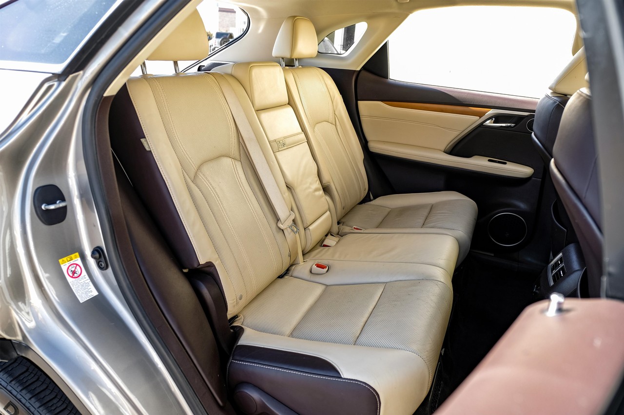 Lexus RX Vehicle Main Gallery Image 36