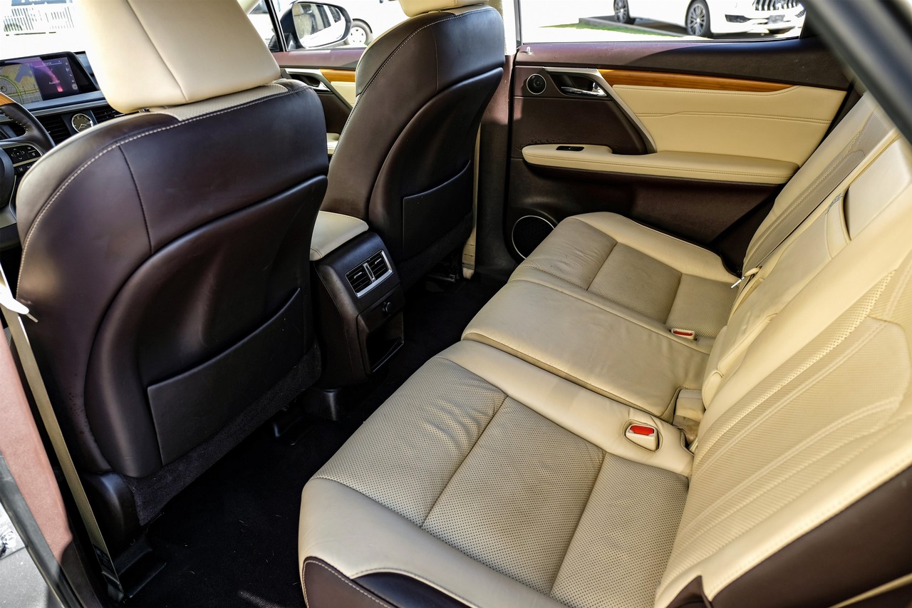 Lexus RX Vehicle Main Gallery Image 38