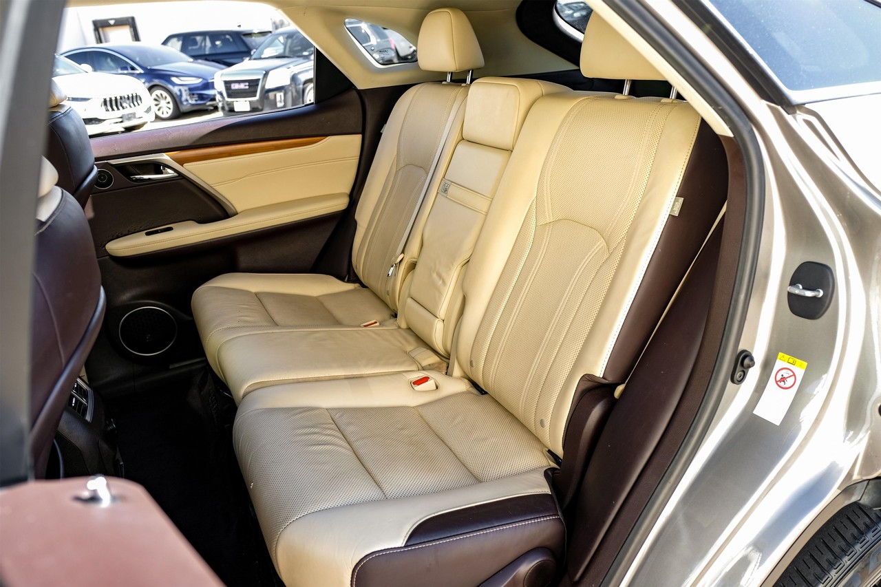 Lexus RX Vehicle Main Gallery Image 39