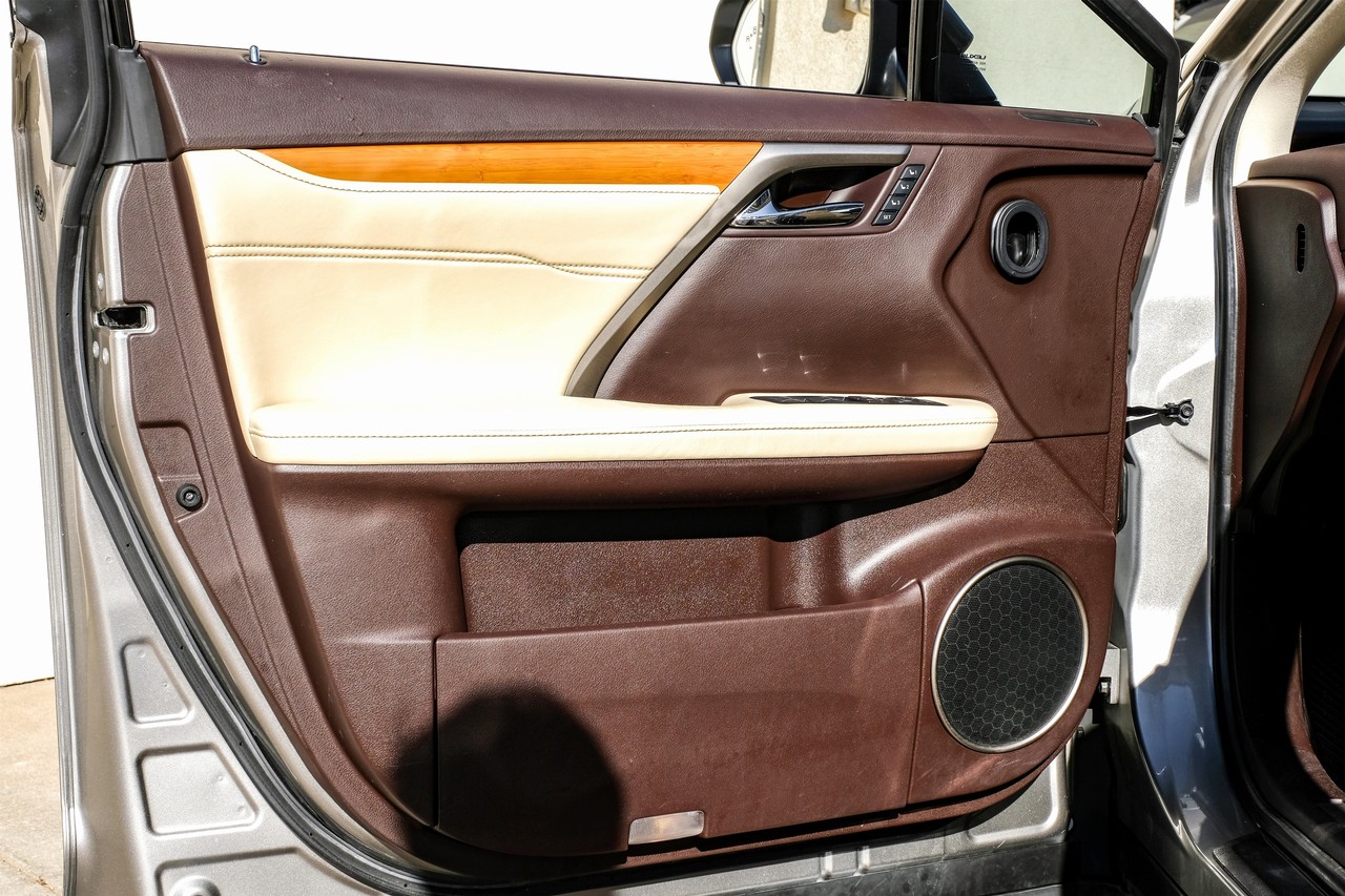 Lexus RX Vehicle Main Gallery Image 42