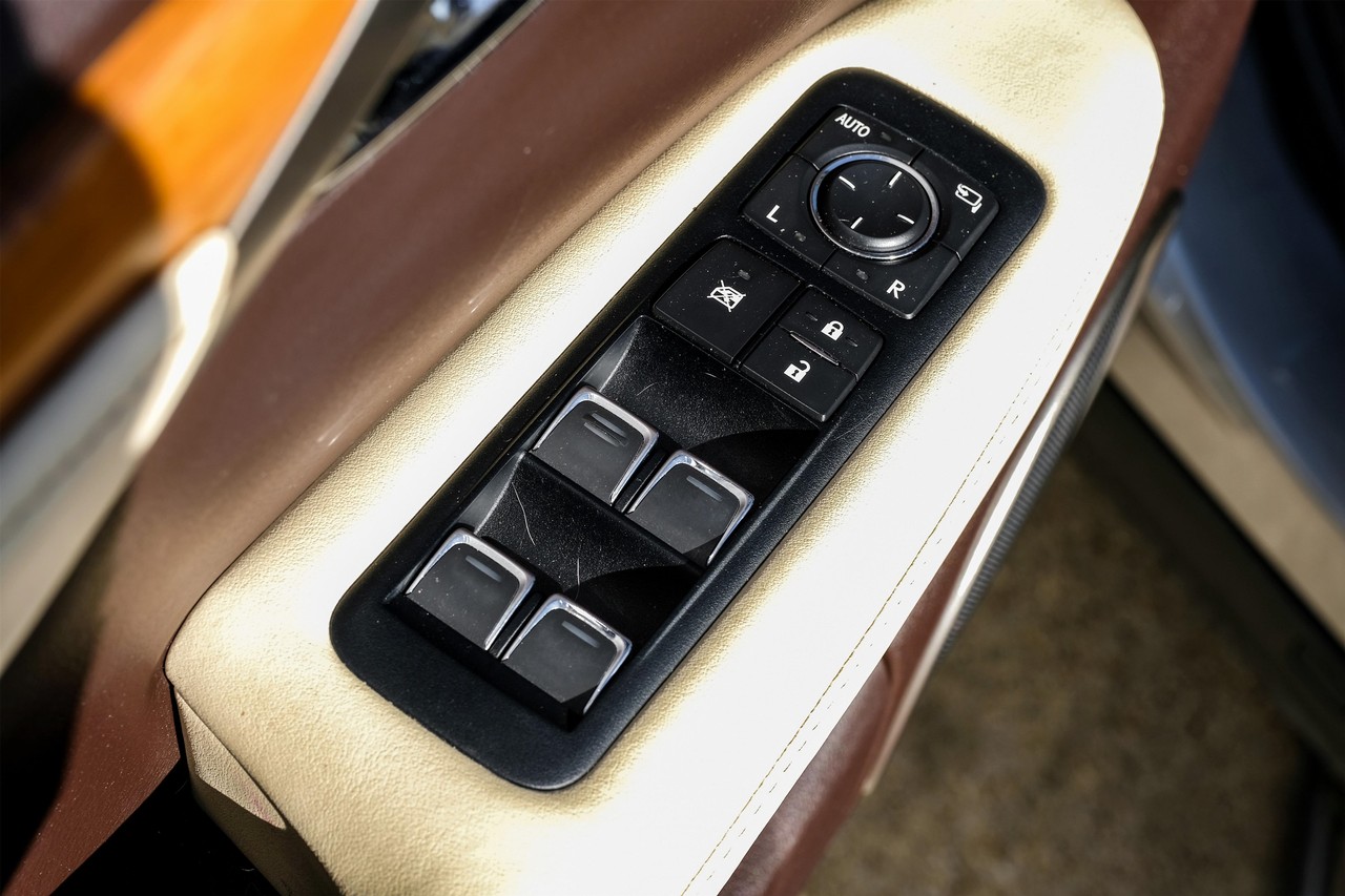 Lexus RX Vehicle Main Gallery Image 43