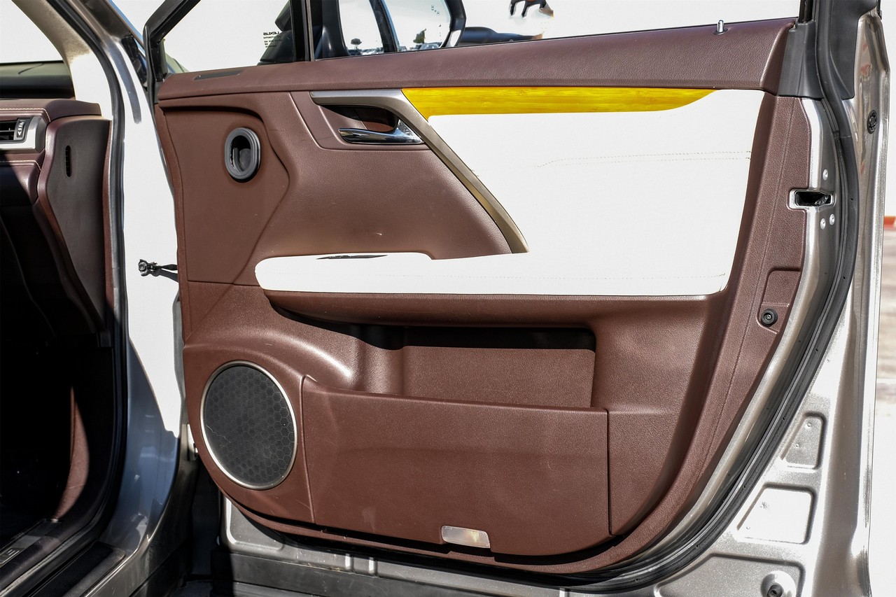 Lexus RX Vehicle Main Gallery Image 44