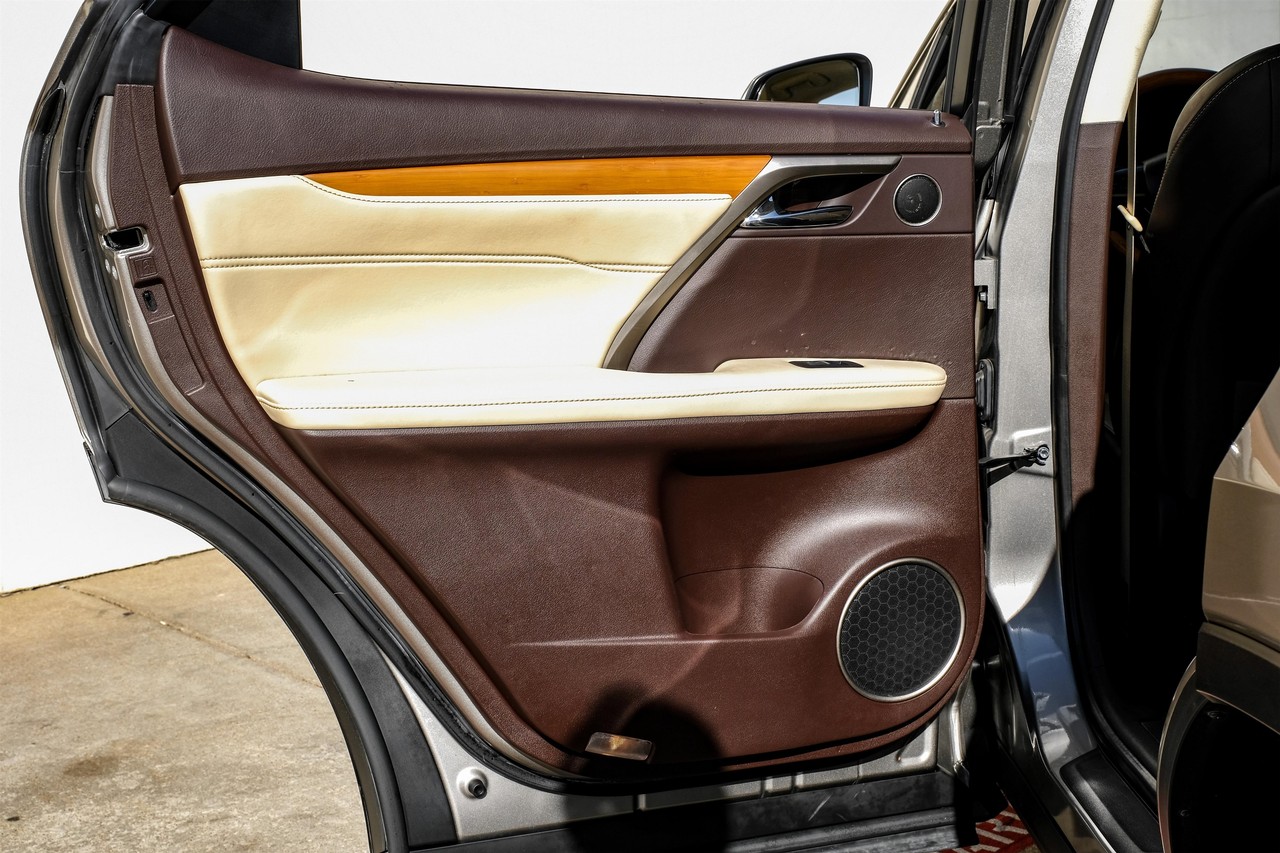 Lexus RX Vehicle Main Gallery Image 45