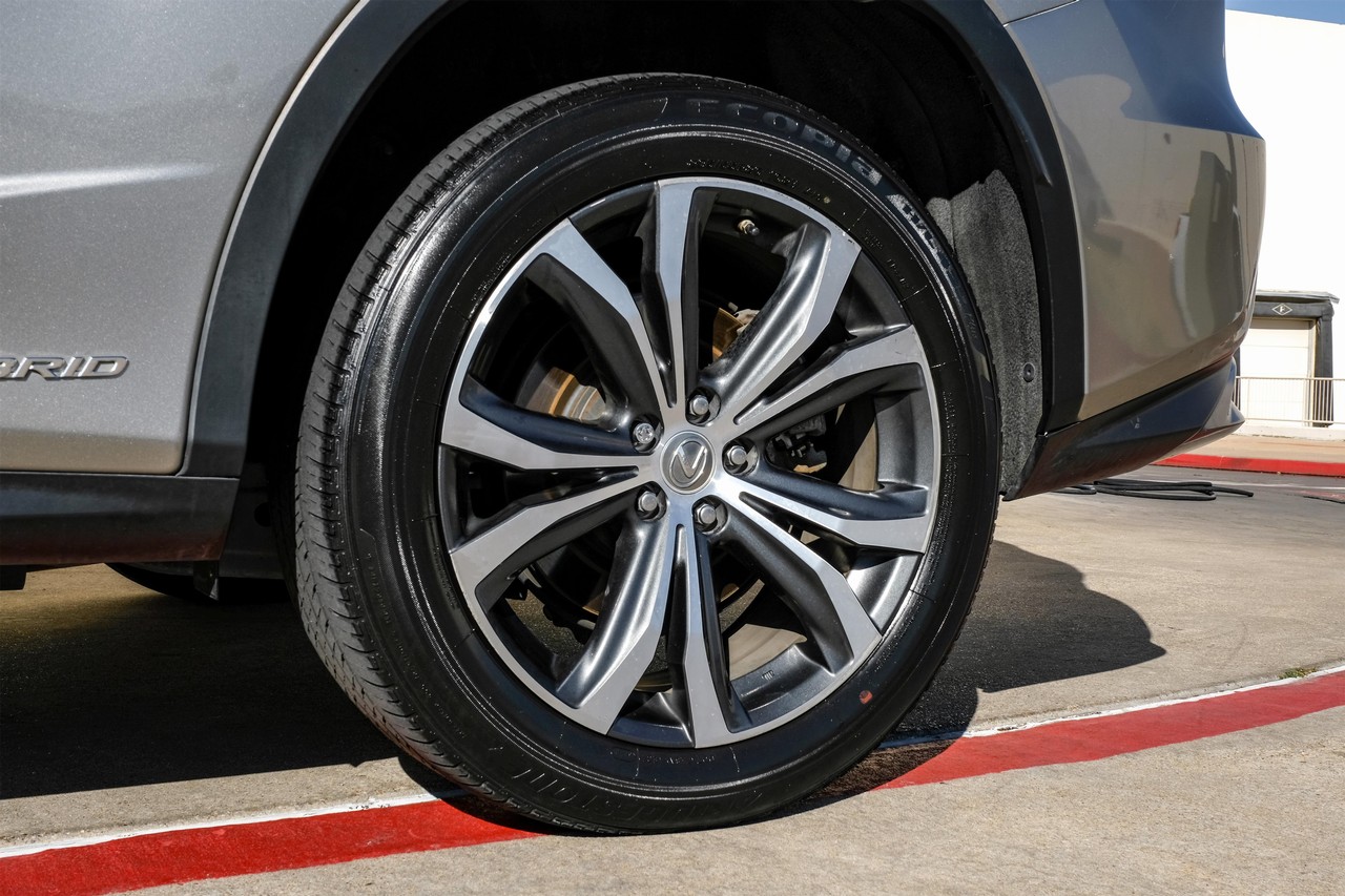 Lexus RX Vehicle Main Gallery Image 54