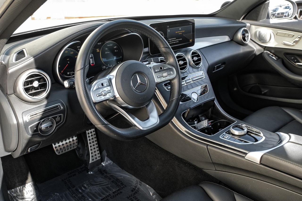 Mercedes-Benz C 300 Vehicle Main Gallery Image 03