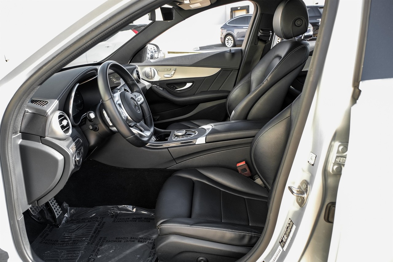 Mercedes-Benz C 300 Vehicle Main Gallery Image 04
