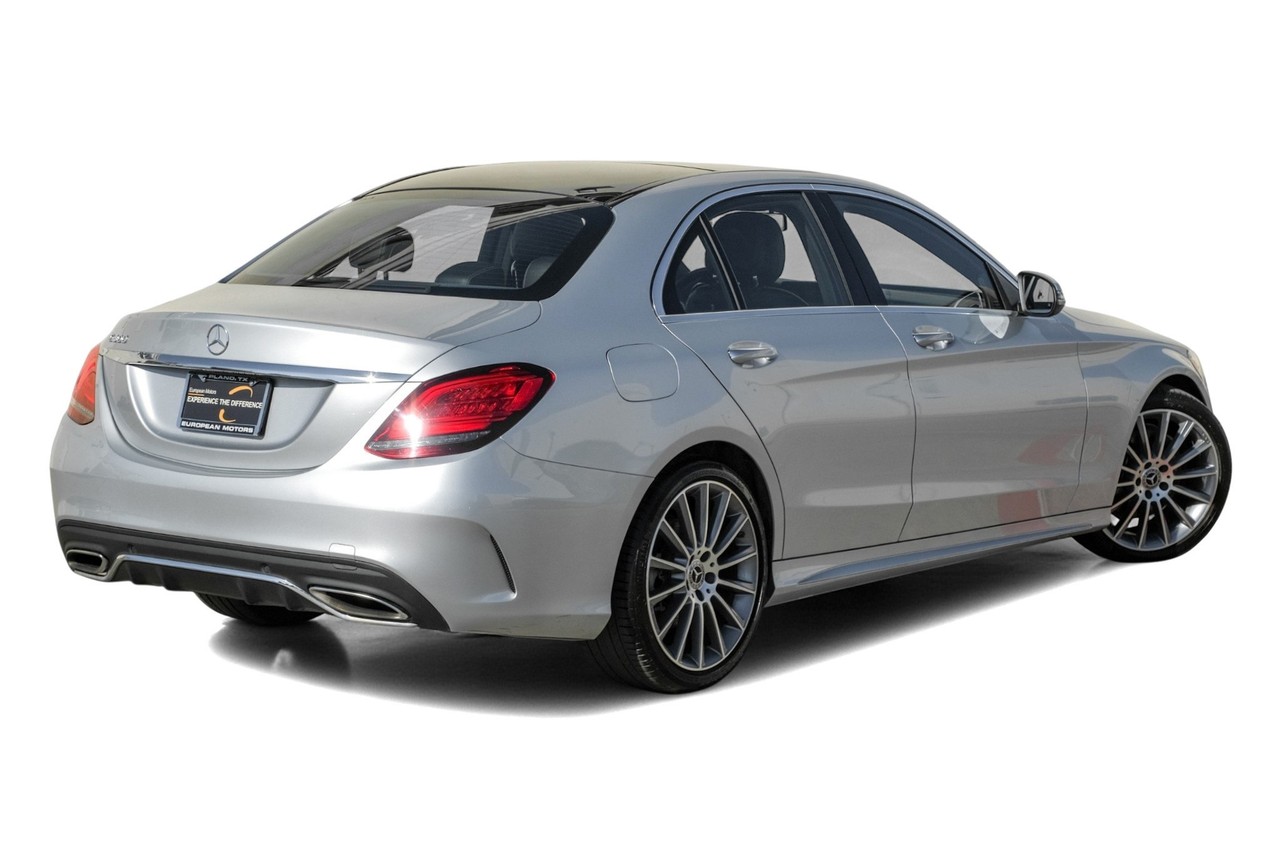 Mercedes-Benz C 300 Vehicle Main Gallery Image 09