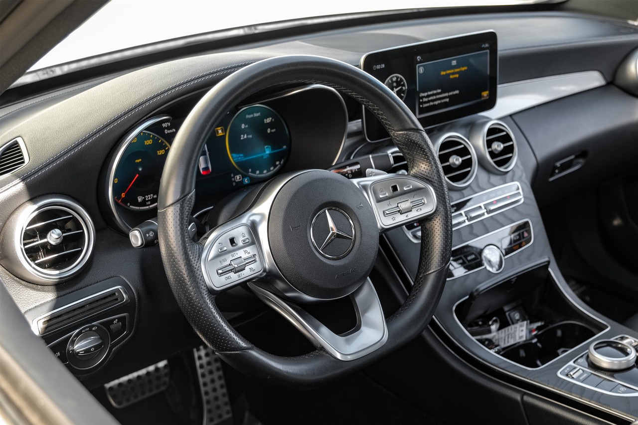 Mercedes-Benz C 300 Vehicle Main Gallery Image 16
