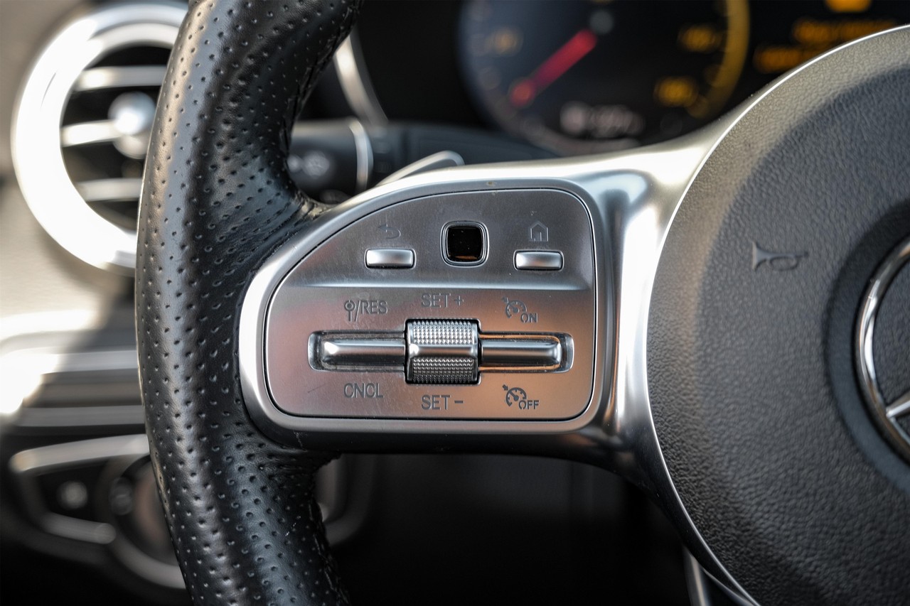 Mercedes-Benz C 300 Vehicle Main Gallery Image 17