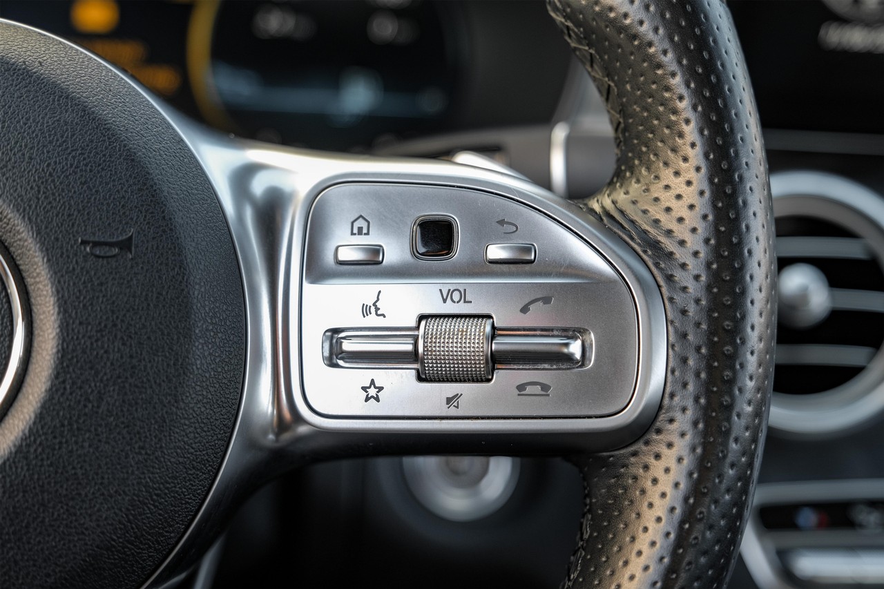 Mercedes-Benz C 300 Vehicle Main Gallery Image 18