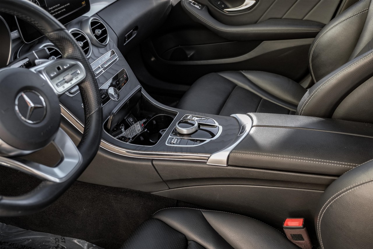 Mercedes-Benz C 300 Vehicle Main Gallery Image 24