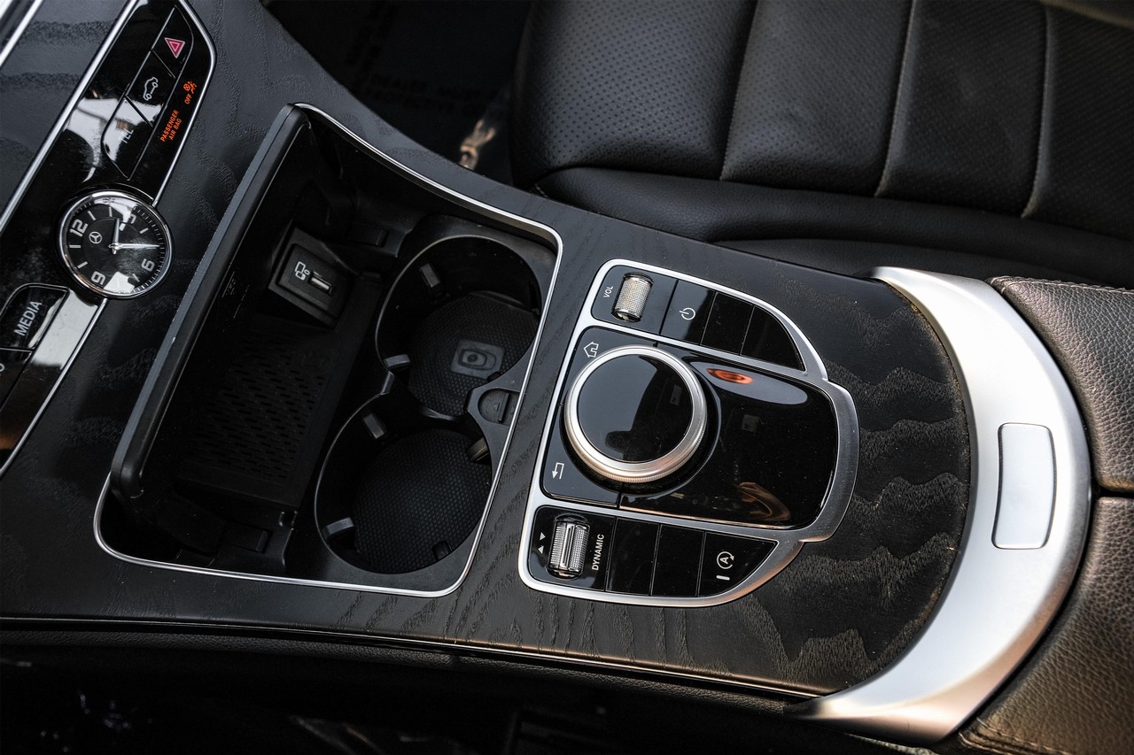 Mercedes-Benz C 300 Vehicle Main Gallery Image 25