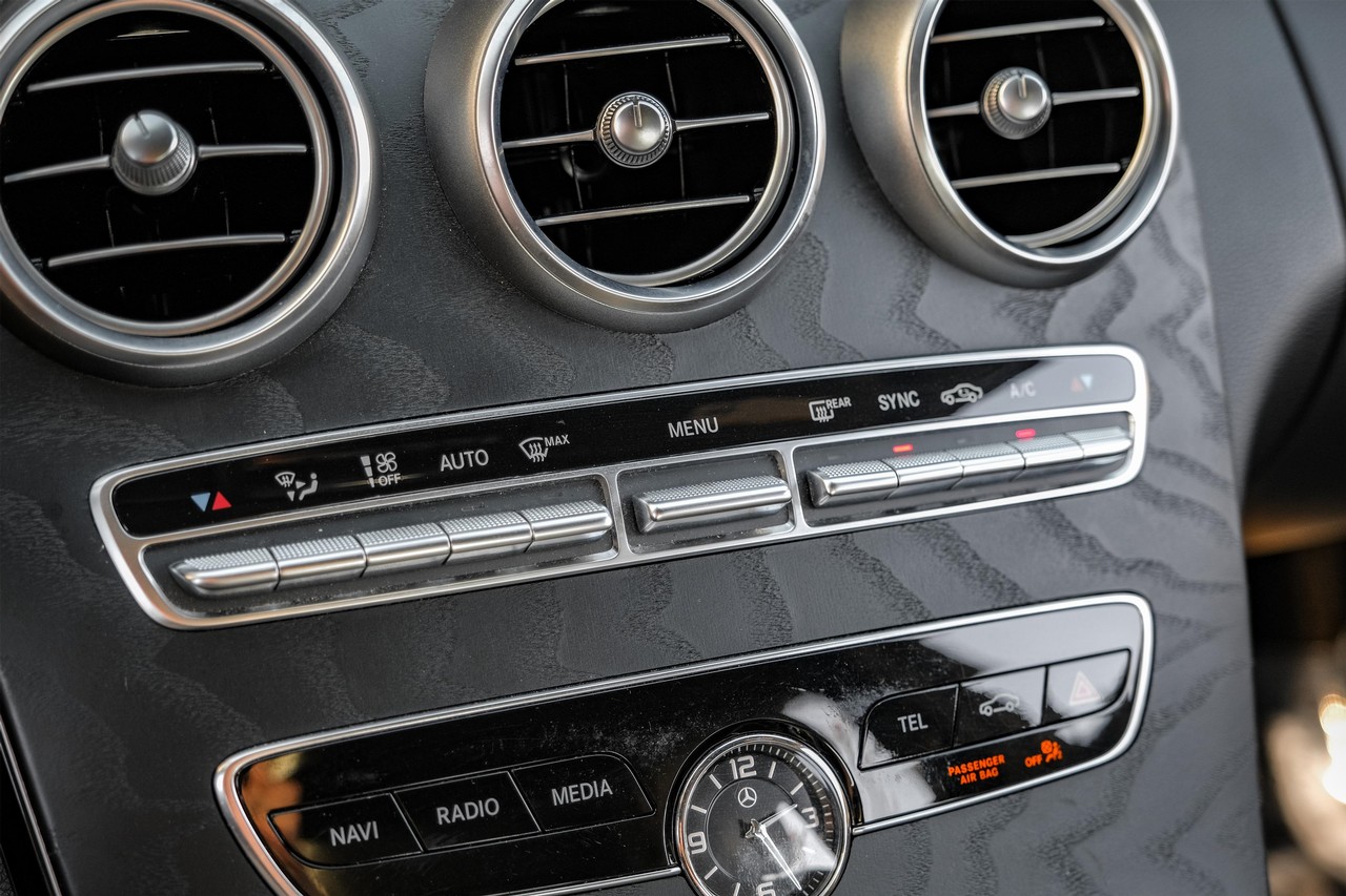 Mercedes-Benz C 300 Vehicle Main Gallery Image 26