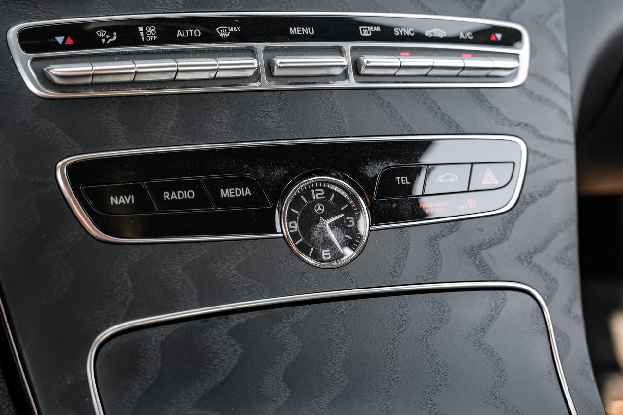 Mercedes-Benz C 300 Vehicle Main Gallery Image 27