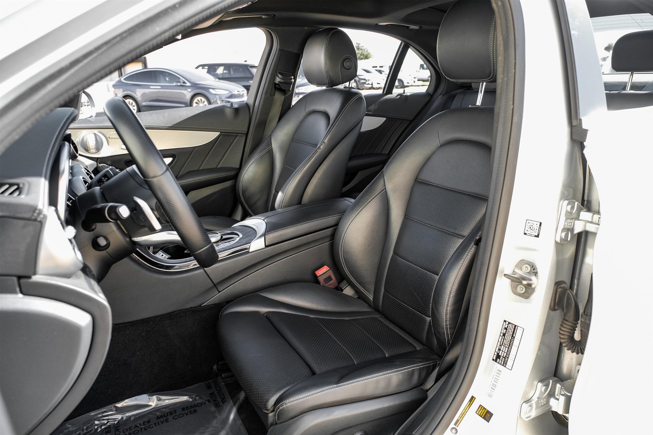 Mercedes-Benz C 300 Vehicle Main Gallery Image 30