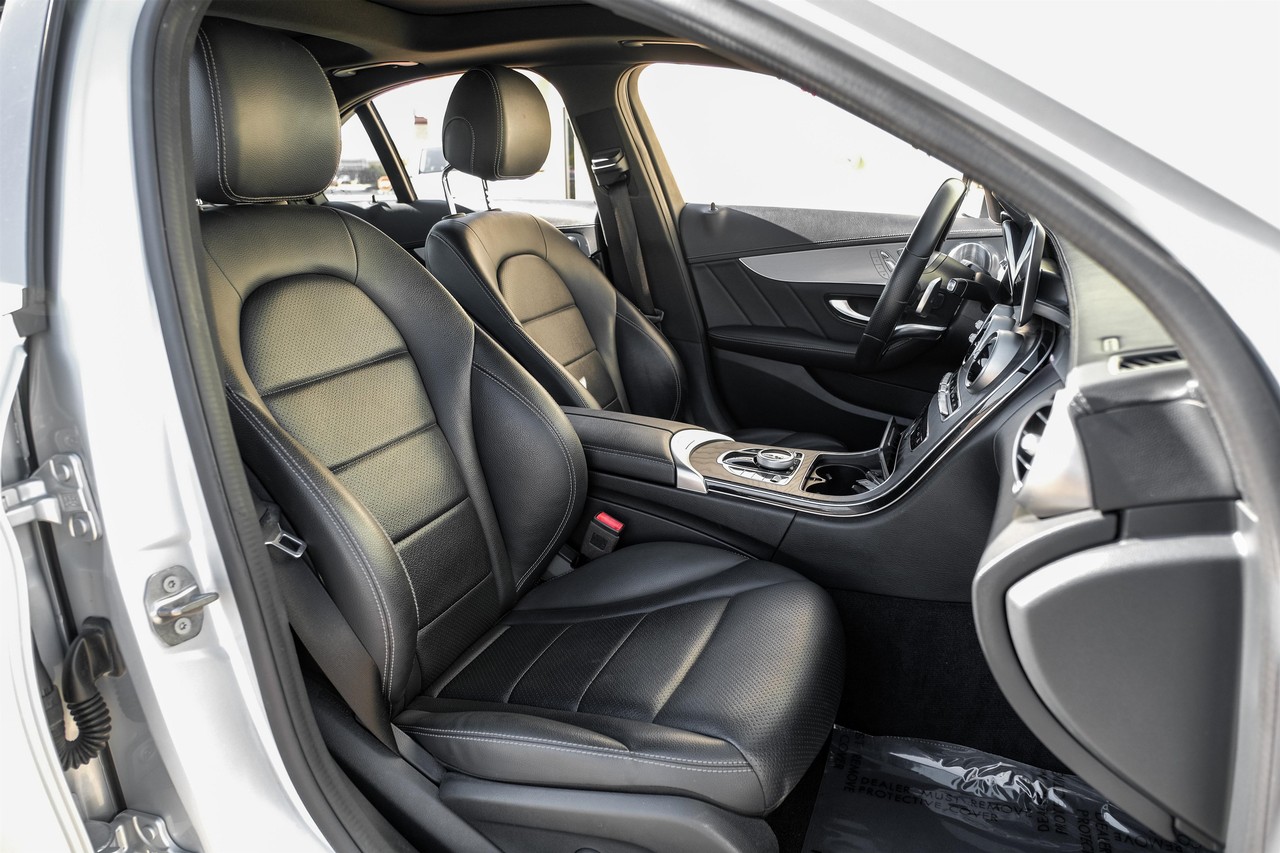 Mercedes-Benz C 300 Vehicle Main Gallery Image 32