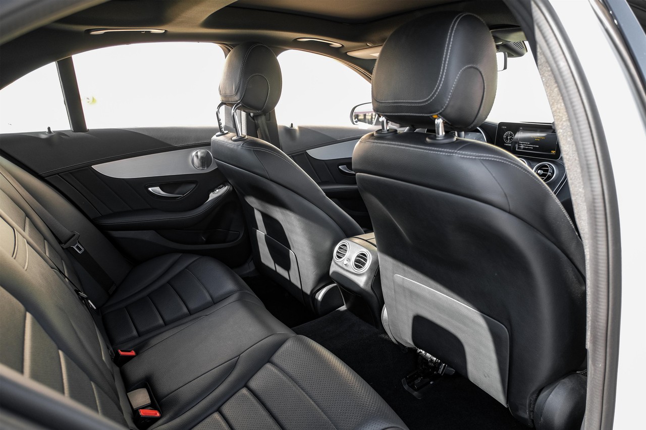 Mercedes-Benz C 300 Vehicle Main Gallery Image 34