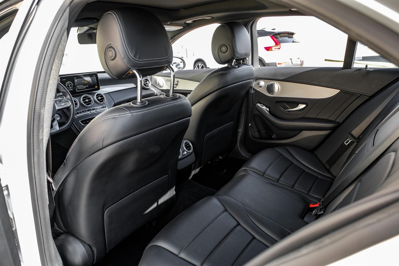 Mercedes-Benz C 300 Vehicle Main Gallery Image 35