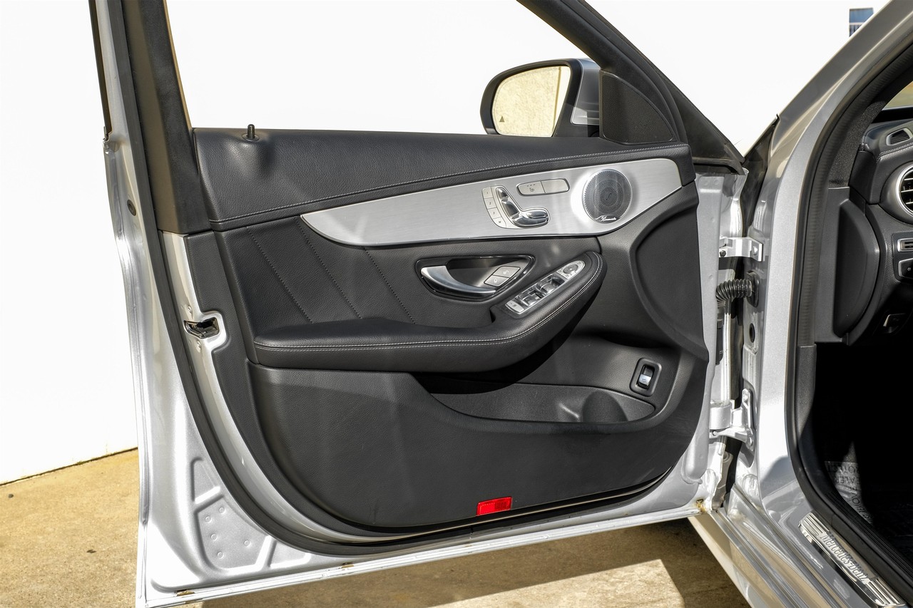 Mercedes-Benz C 300 Vehicle Main Gallery Image 39