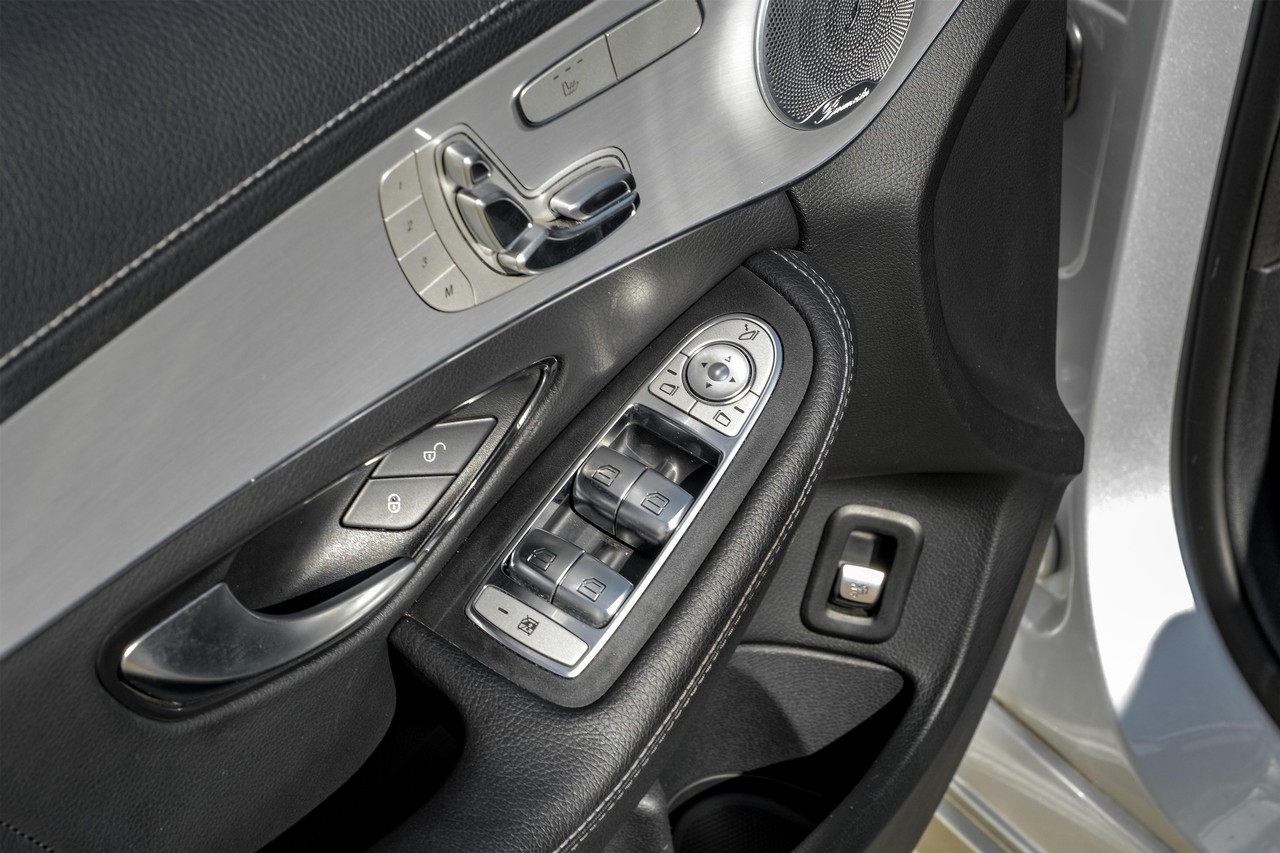 Mercedes-Benz C 300 Vehicle Main Gallery Image 40