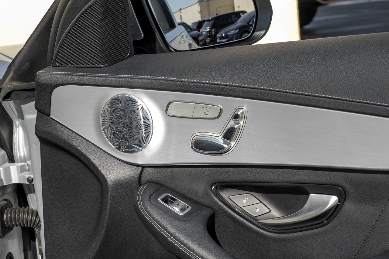 Mercedes-Benz C 300 Vehicle Main Gallery Image 42