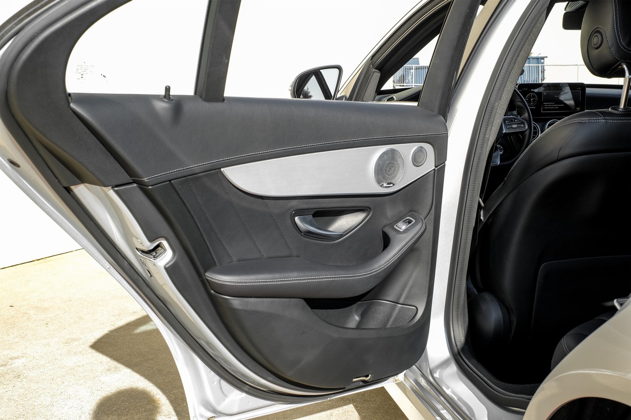 Mercedes-Benz C 300 Vehicle Main Gallery Image 44