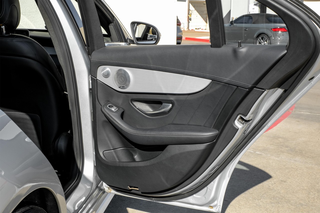 Mercedes-Benz C 300 Vehicle Main Gallery Image 45