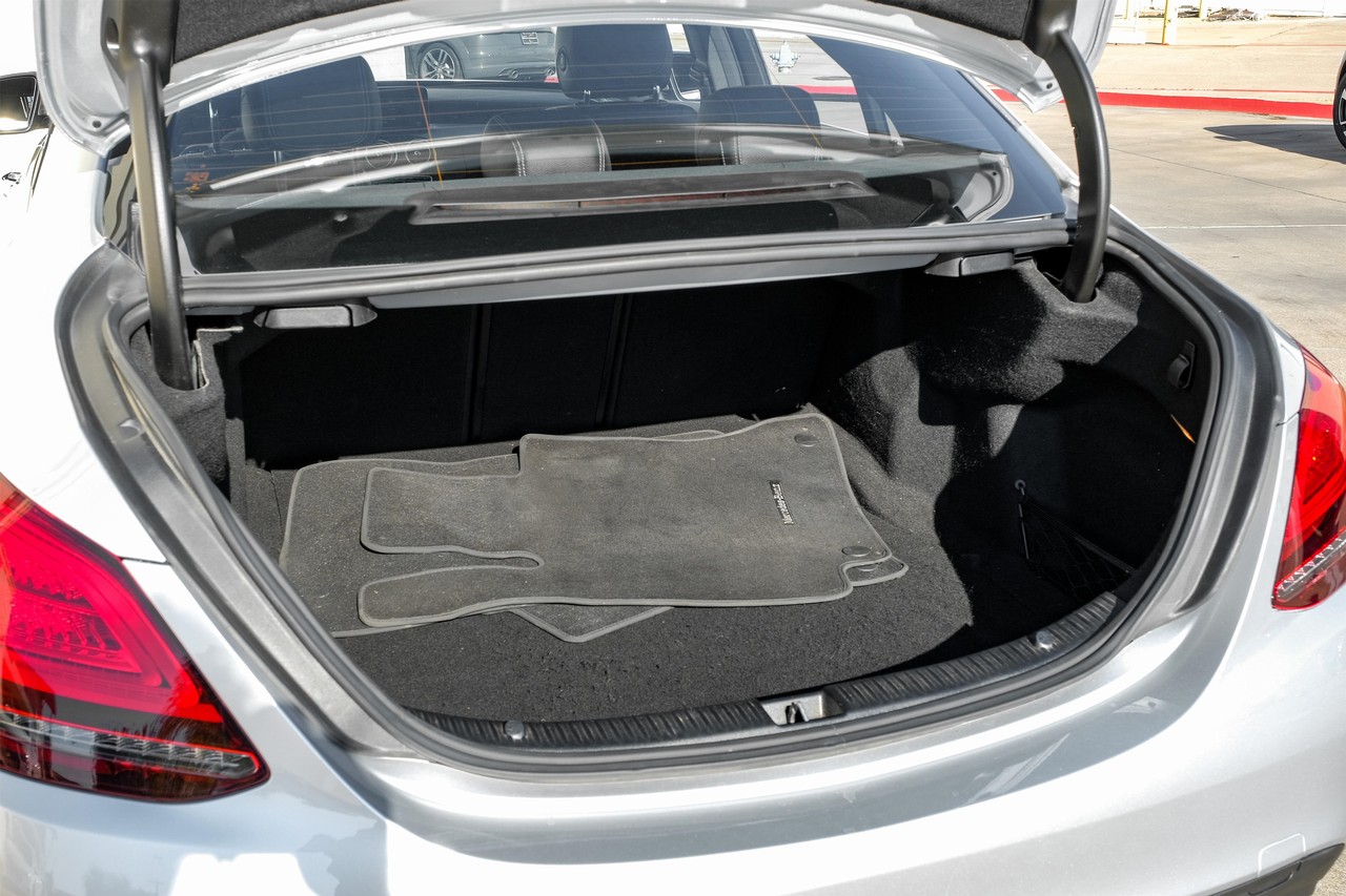 Mercedes-Benz C 300 Vehicle Main Gallery Image 49