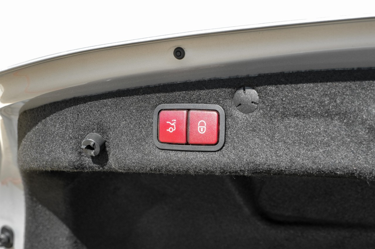 Mercedes-Benz C 300 Vehicle Main Gallery Image 50