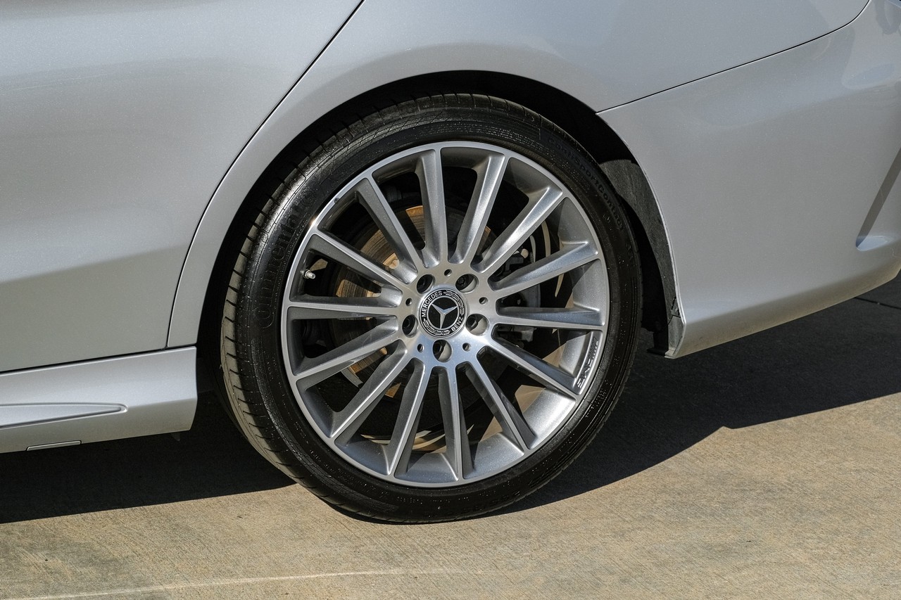 Mercedes-Benz C 300 Vehicle Main Gallery Image 54