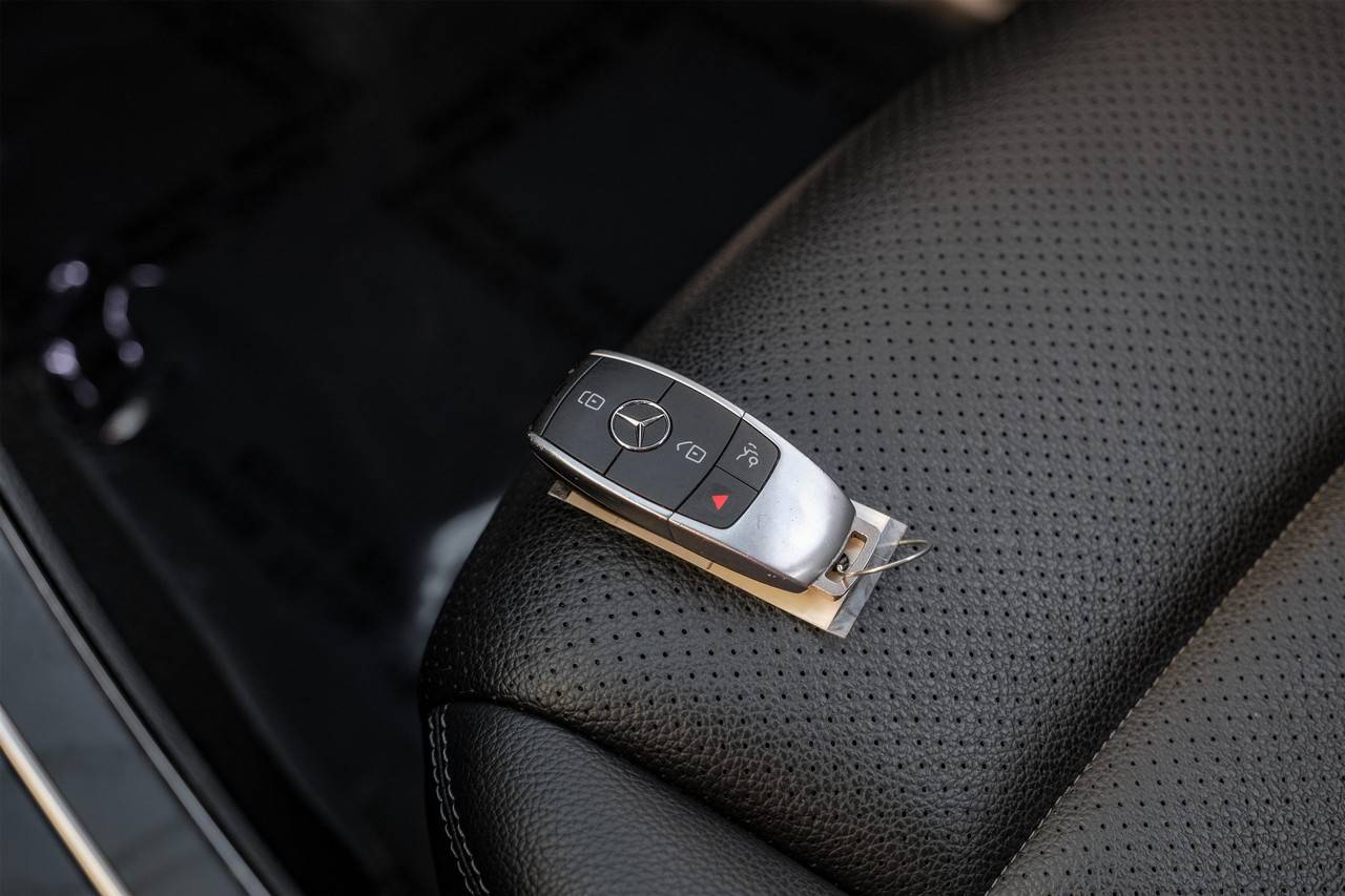 Mercedes-Benz C 300 Vehicle Main Gallery Image 55