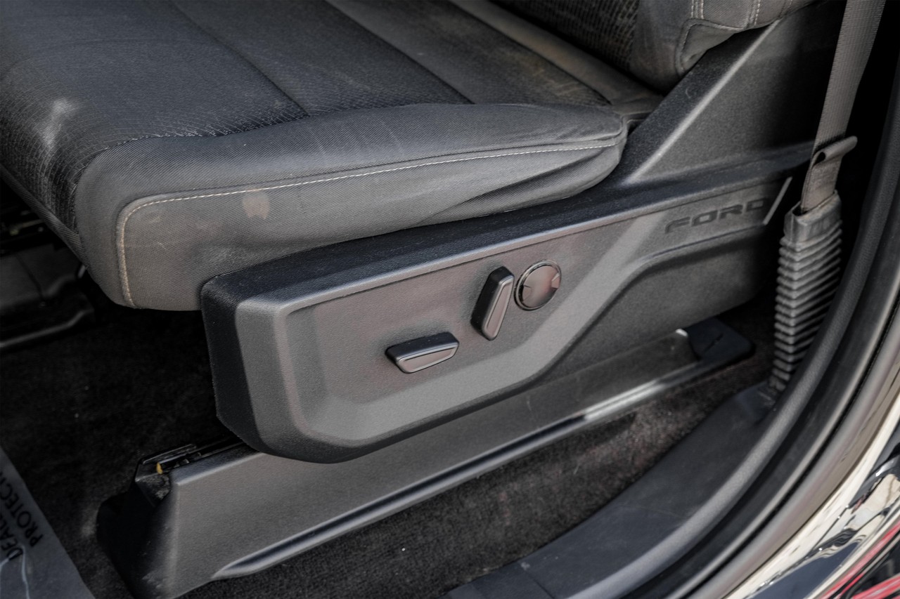 Ford F-150 Vehicle Main Gallery Image 31