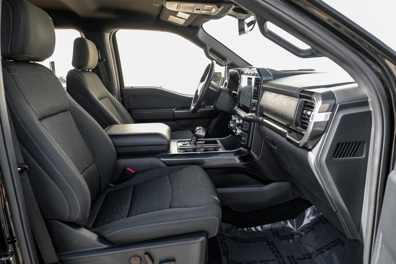 Ford F-150 Vehicle Main Gallery Image 32