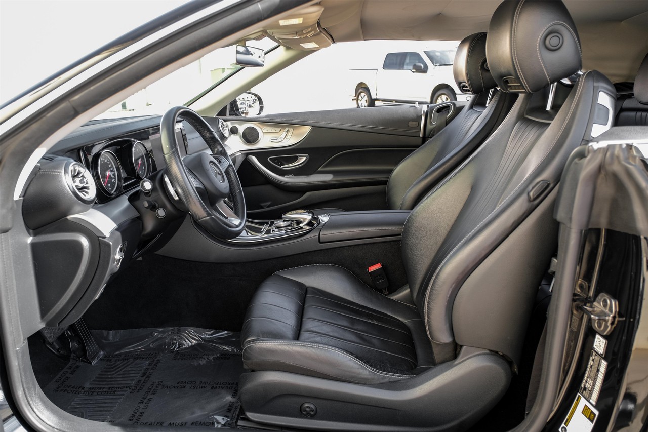 Mercedes-Benz E-Class Vehicle Main Gallery Image 04