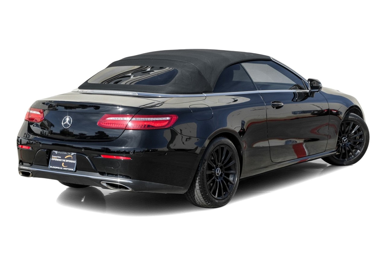 Mercedes-Benz E-Class Vehicle Main Gallery Image 08