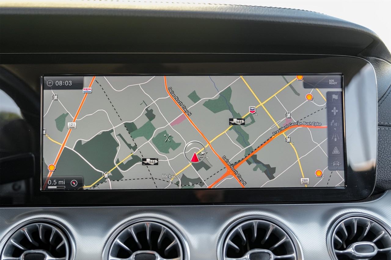 Mercedes-Benz E-Class Vehicle Main Gallery Image 25