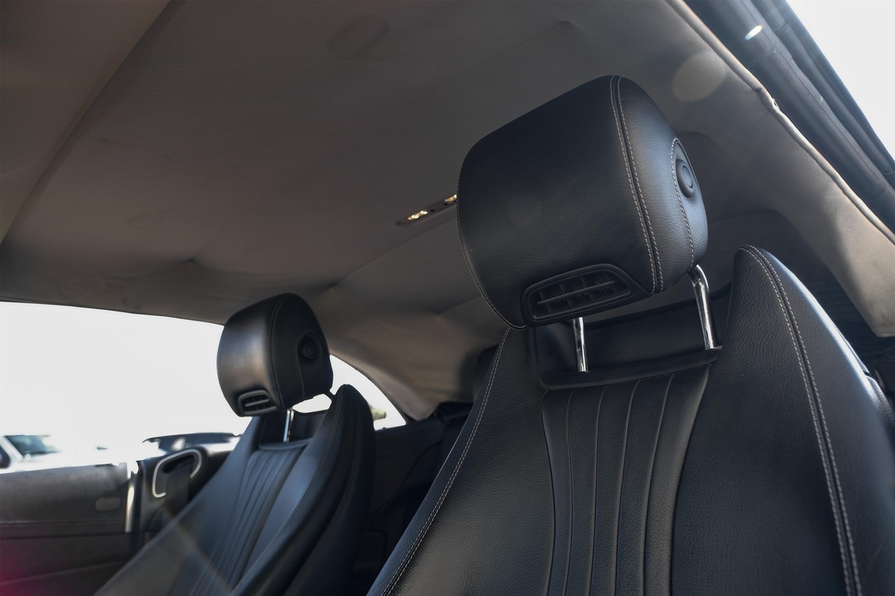 Mercedes-Benz E-Class Vehicle Main Gallery Image 31