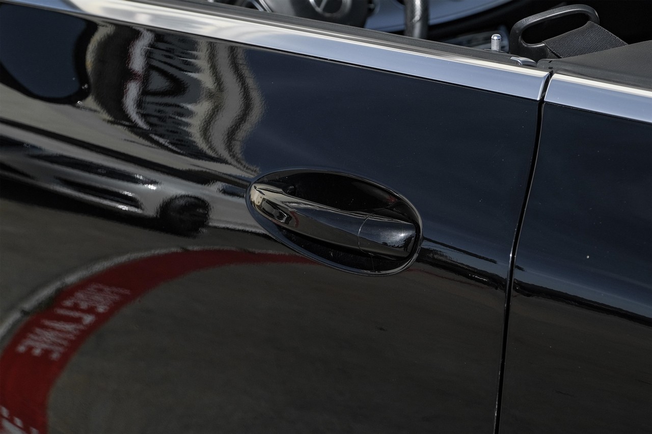 Mercedes-Benz E-Class Vehicle Main Gallery Image 36