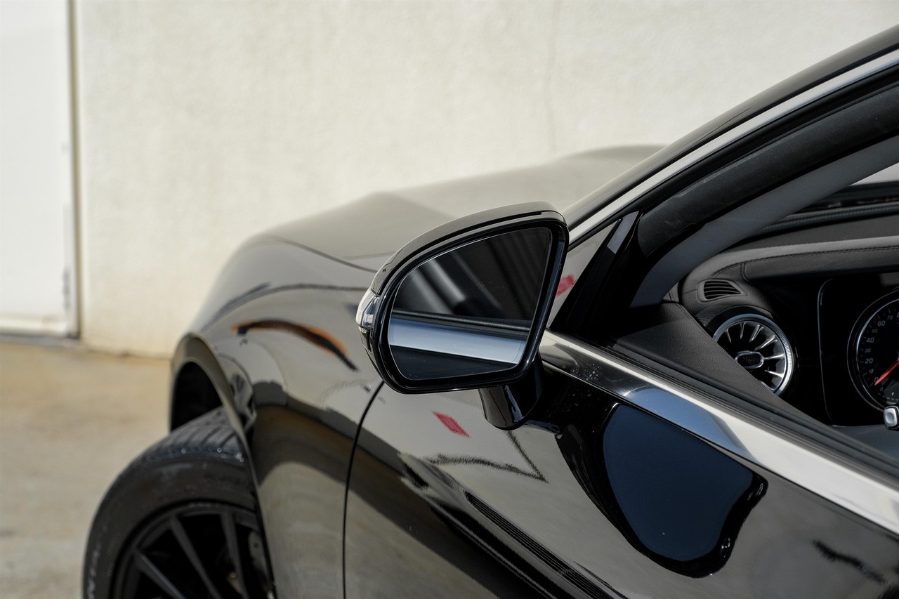 Mercedes-Benz E-Class Vehicle Main Gallery Image 37