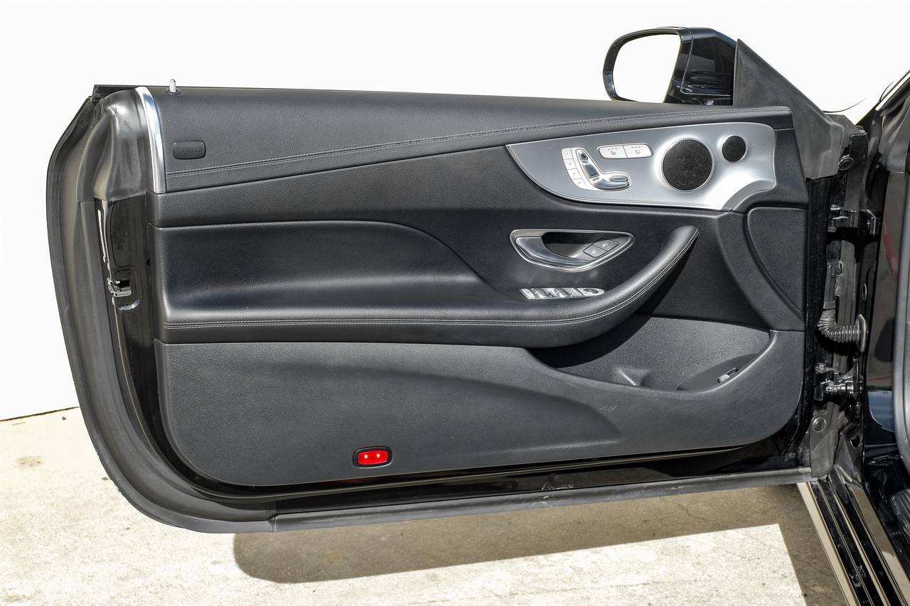 Mercedes-Benz E-Class Vehicle Main Gallery Image 38