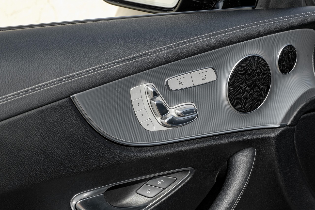 Mercedes-Benz E-Class Vehicle Main Gallery Image 39