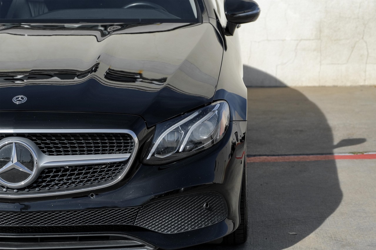 Mercedes-Benz E-Class Vehicle Main Gallery Image 46