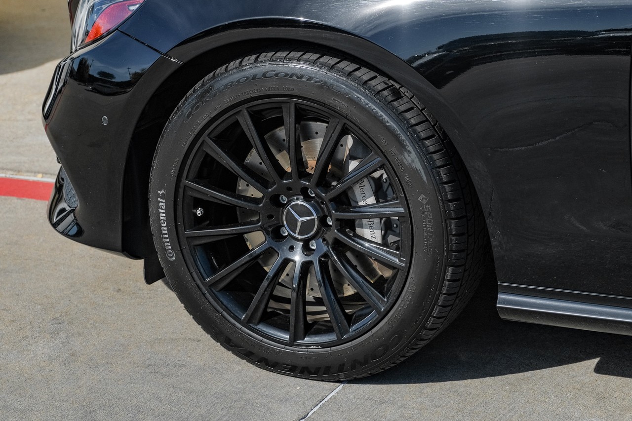 Mercedes-Benz E-Class Vehicle Main Gallery Image 50