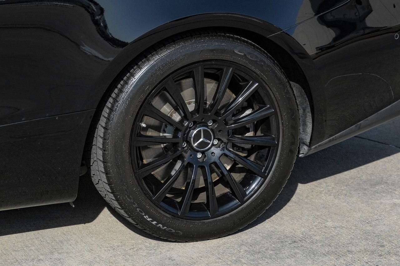 Mercedes-Benz E-Class Vehicle Main Gallery Image 51