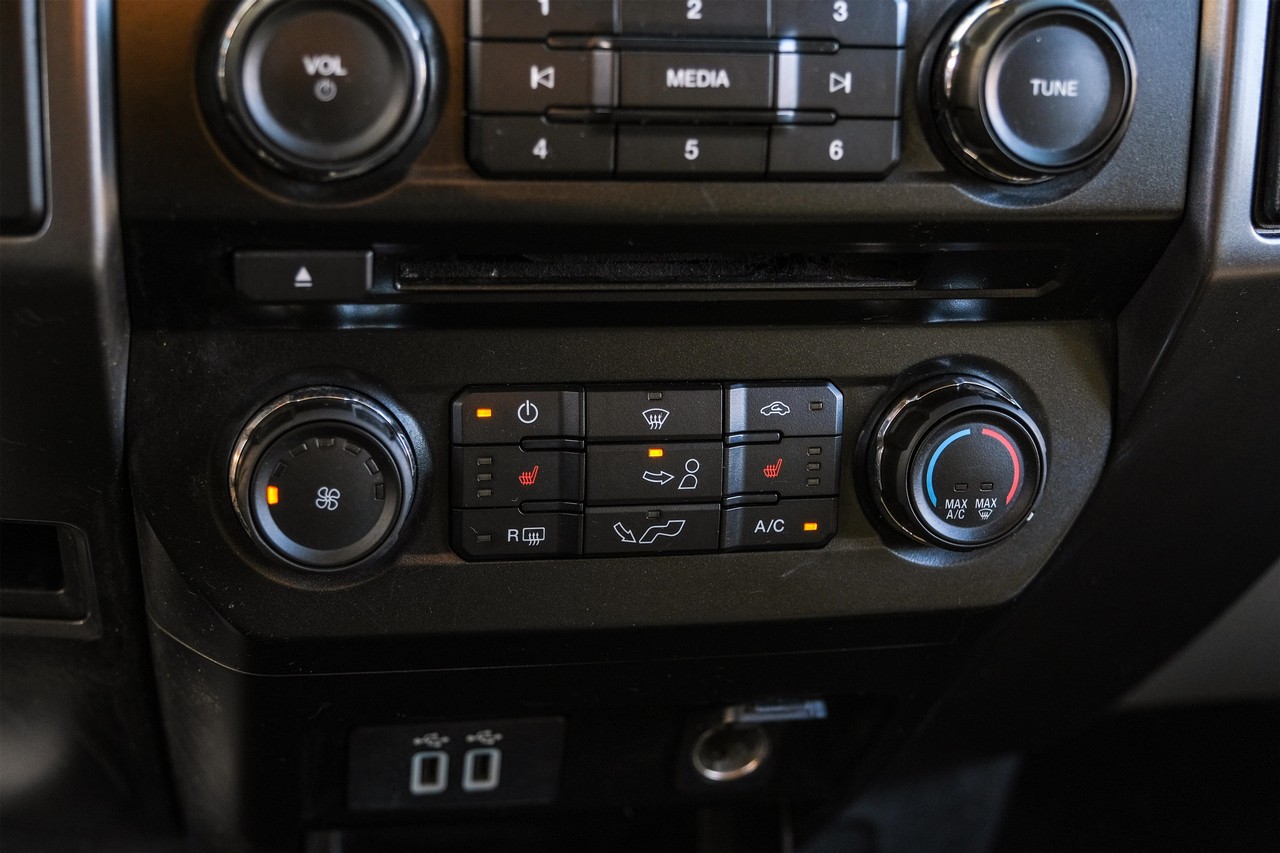 Ford F-150 Vehicle Main Gallery Image 21