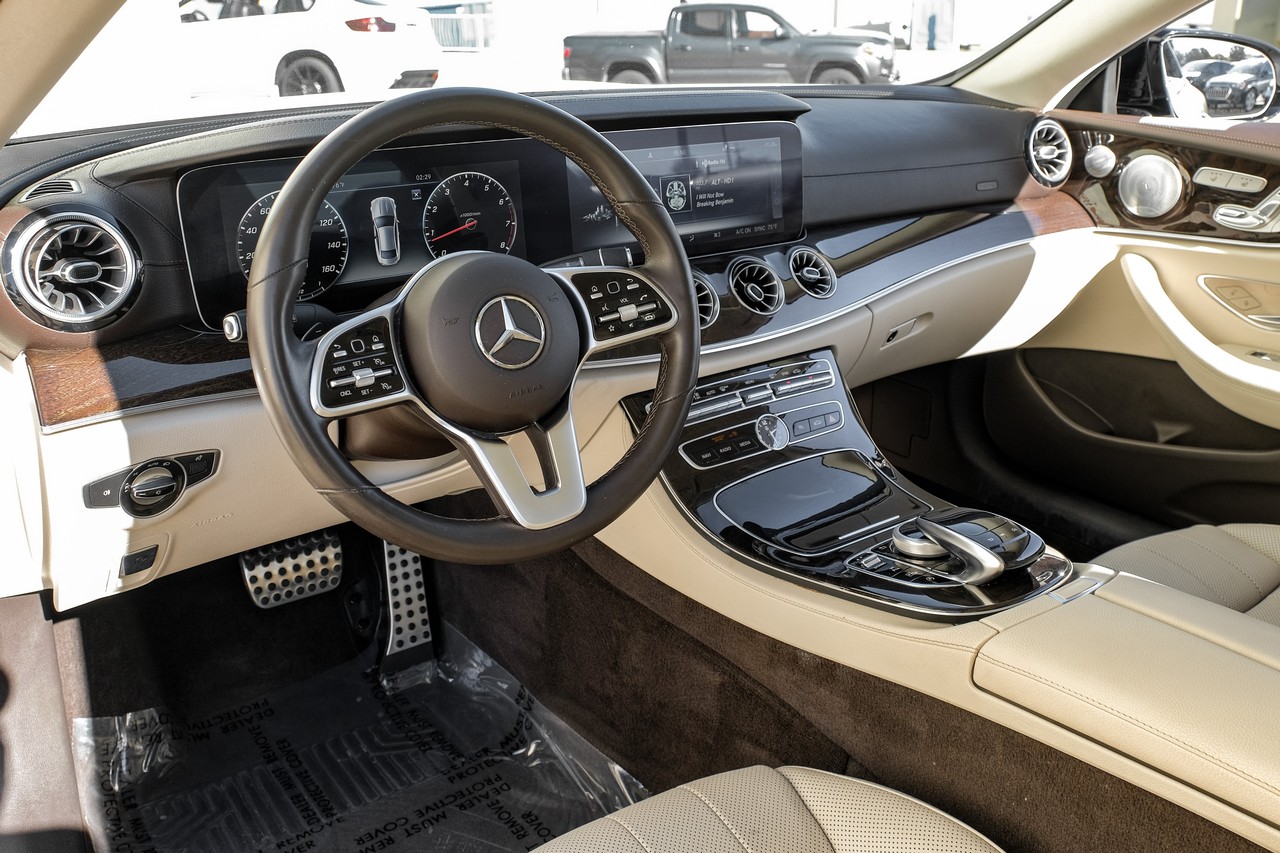 Mercedes-Benz E 450 Vehicle Main Gallery Image 03